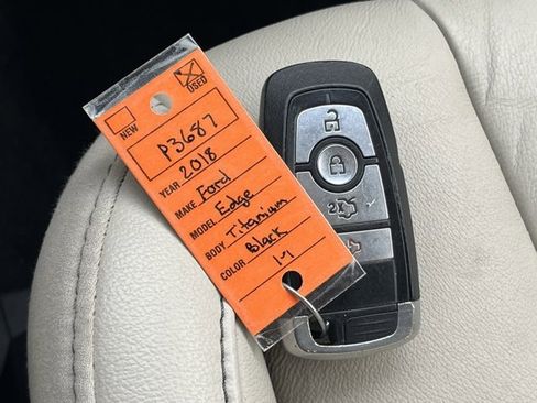Used 2018 Ford Edge Titanium image 12