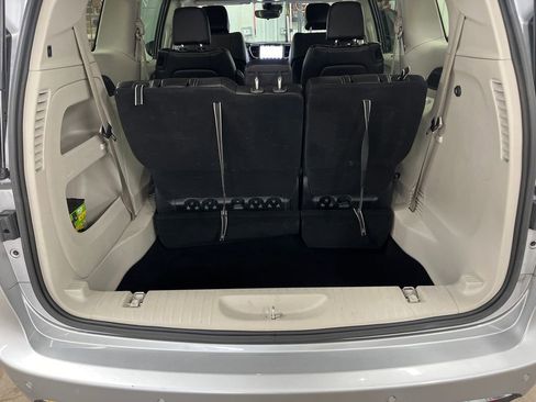 Used 2024 Chrysler Pacifica Touring-L image 28