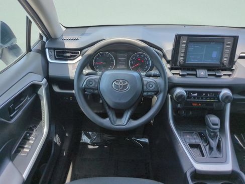 Used 2019 Toyota RAV4 LE FWD image 12