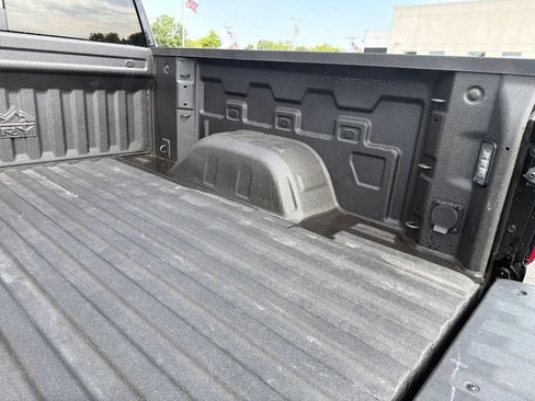Used 2024 Chevrolet Silverado 1500 High Country w/ Midnight Edition AWD/4WD image 11