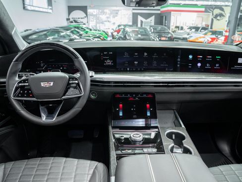 Used 2025 Cadillac Escalade V w/ LPO, ONYX Package AWD/4WD image 32