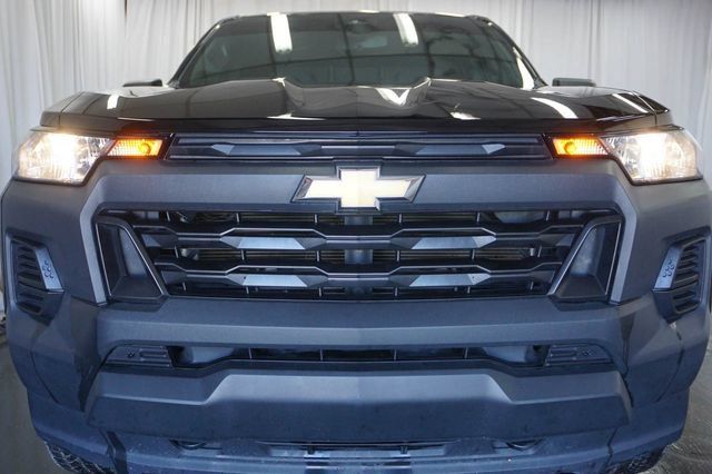 Used 2024 Chevrolet Colorado W/T w/ WT Convenience Package II AWD/4WD image 3