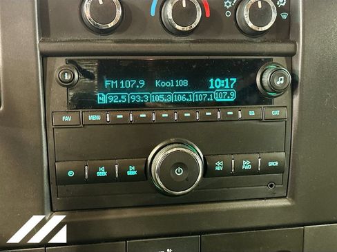 Used 2019 Chevrolet Express 2500 Extended RWD image 13