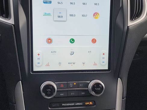 Used 2024 Ford Edge SEL image 19