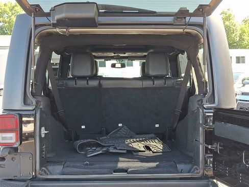 Used 2017 Jeep Wrangler Unlimited Sahara AWD/4WD image 29