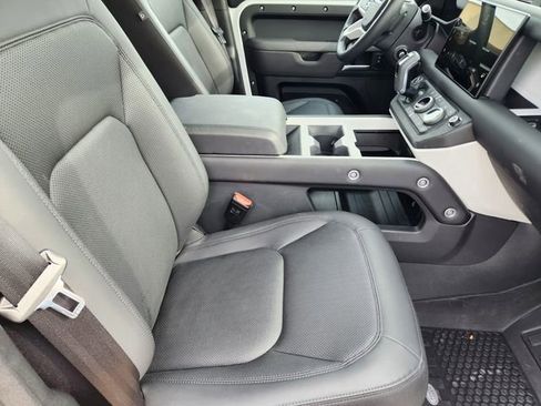 Used 2025 Land Rover Defender 110 S image 14