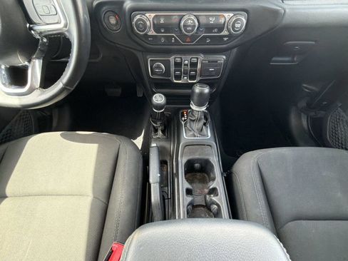 Used 2020 Jeep Wrangler Unlimited Sahara AWD/4WD image 17
