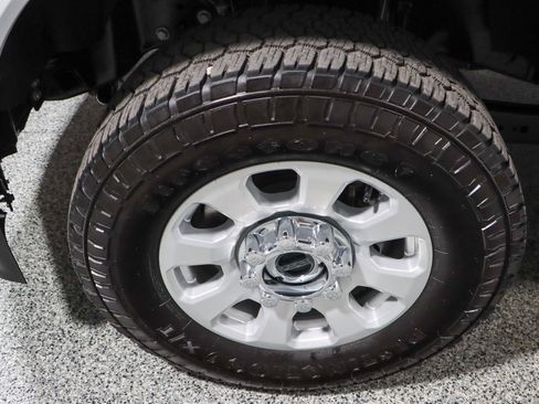 Used 2023 Ford F250 XLT w/ FX4 Off-Road Package AWD/4WD image 11