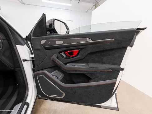 Used 2023 Lamborghini Urus Performante image 35