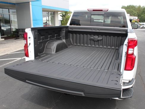 New 2026 Chevrolet Silverado 1500 RST w/ Redline Edition AWD/4WD image 21