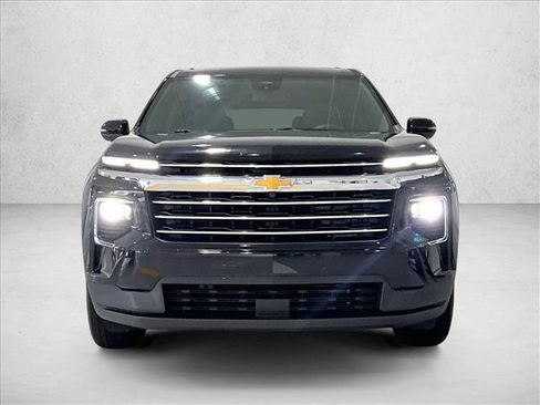 Used 2026 Chevrolet Traverse LT FWD image 3
