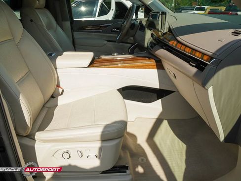 Used 2021 Cadillac Escalade ESV Premium Luxury Platinum image 32