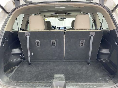 Used 2022 Honda Pilot Touring image 9