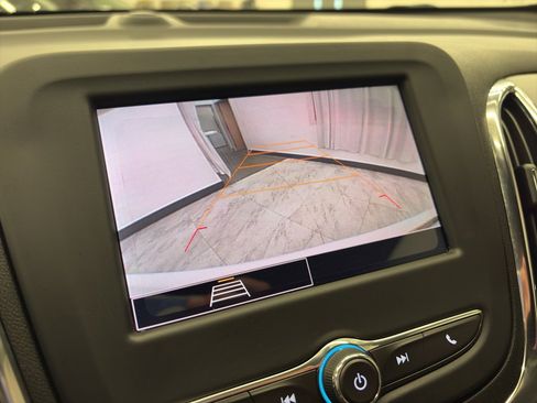 Used 2023 Chevrolet Equinox LS image 28