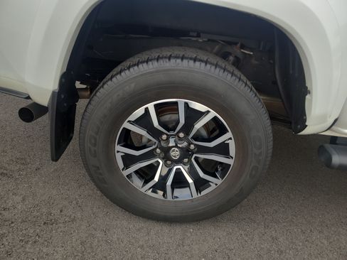 Certified 2023 Toyota Tacoma TRD Sport AWD/4WD image 11