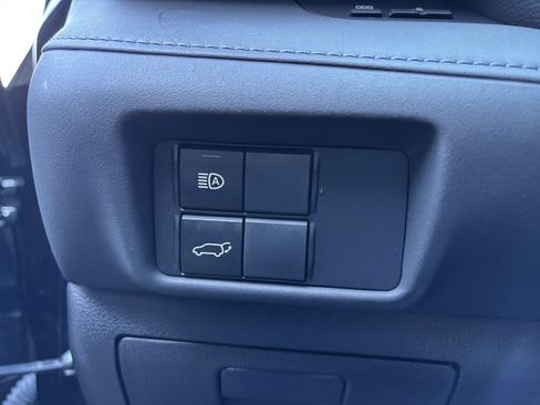 Used 2023 Toyota Highlander XLE image 29