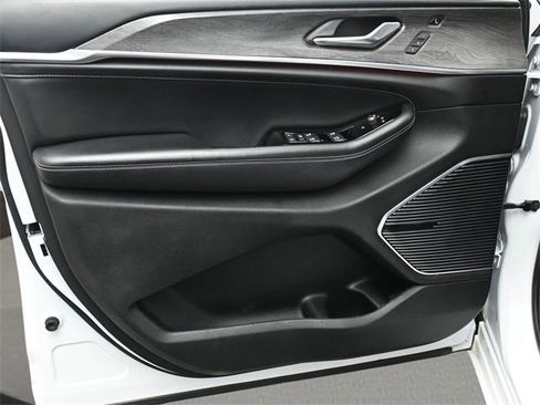 Used 2021 Jeep Grand Cherokee L Overland w/ Advanced Protech Group III image 9