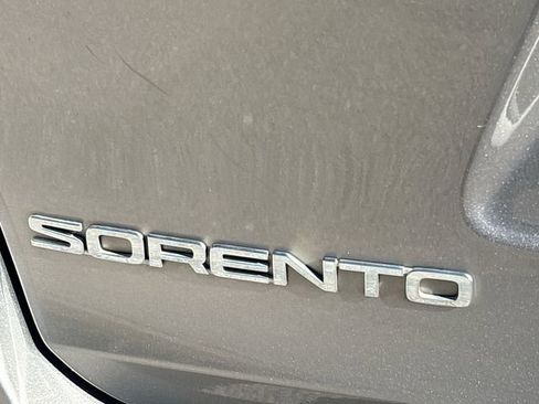 Used 2019 Kia Sorento L image 11