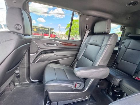 Used 2022 Cadillac Escalade Luxury AWD/4WD image 16