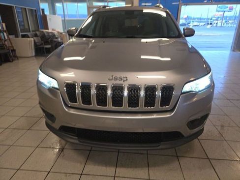 Used 2019 Jeep Cherokee Latitude w/ Popular Appearance Group FWD image 3