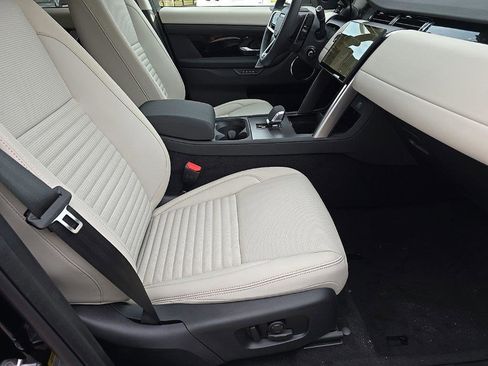 New 2025 Land Rover Discovery Sport S image 7