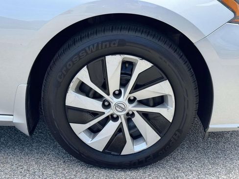 Used 2024 Nissan Altima 2.5 S FWD image 25