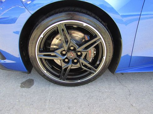 Used 2022 Chevrolet Corvette Stingray Preferred Cpe w/ Z51 Performance Package RWD image 24