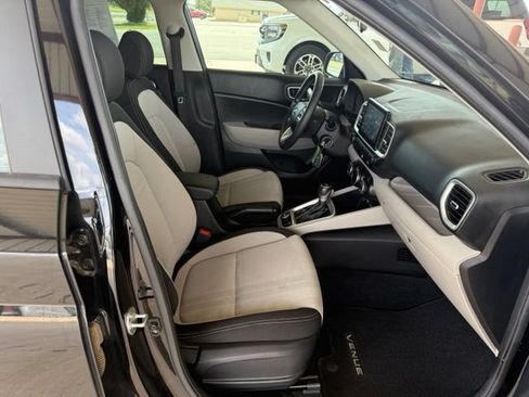 Used 2022 Hyundai Venue SEL w/ Cargo Package FWD image 11