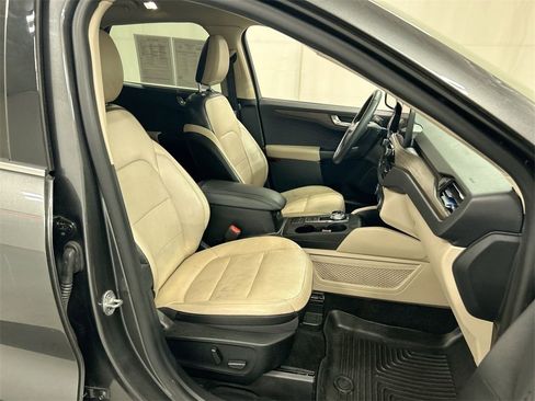 Used 2020 Ford Escape Titanium image 23