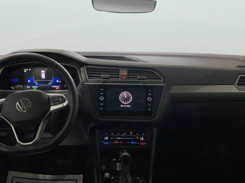 Certified 2024 Volkswagen Tiguan SE w/ Panoramic Sunroof Package AWD/4WD image 11