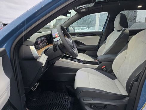 New 2026 Volkswagen Tiguan SEL R-Line image 18