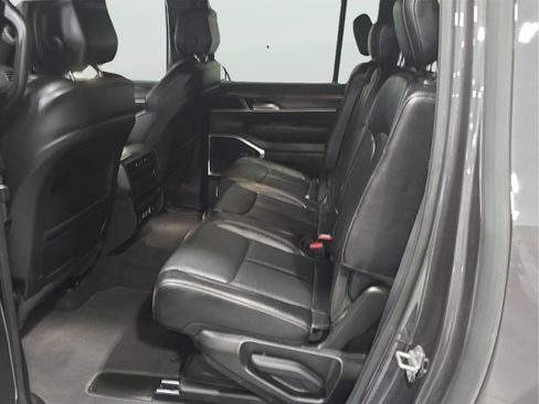 Used 2023 Jeep Wagoneer L Series II image 23