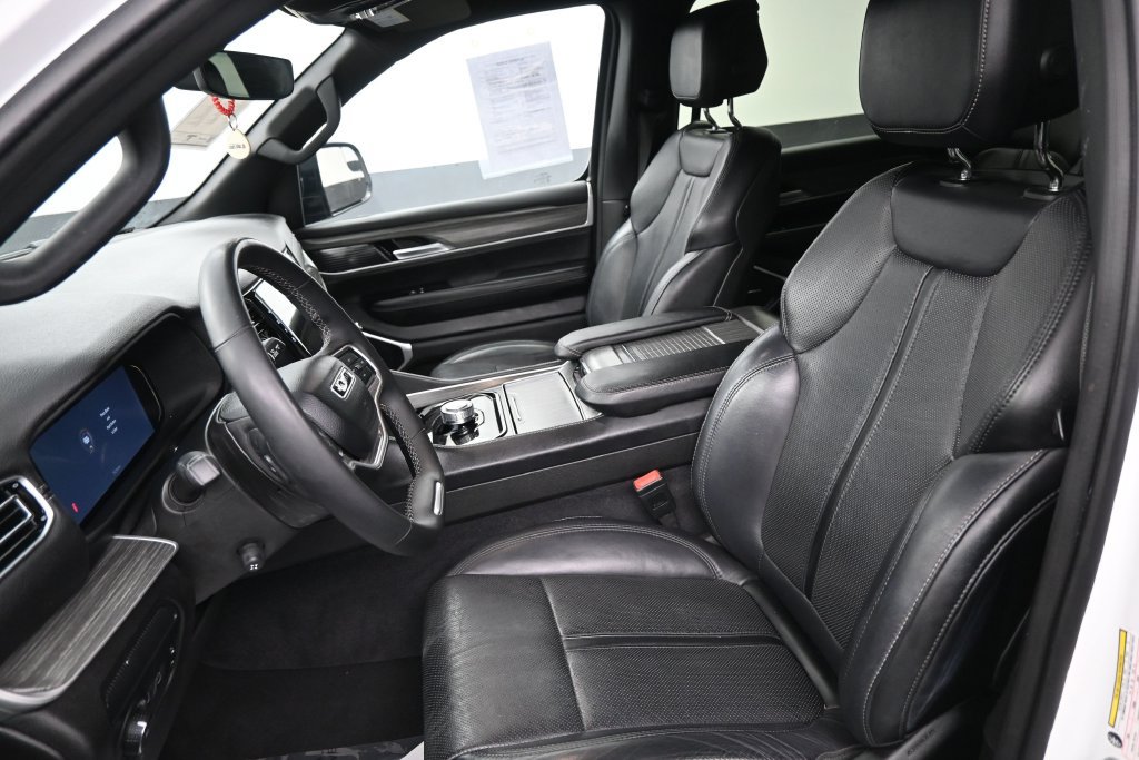 Used 2024 Jeep Wagoneer Series II w/ Flexible Seating Group RWD image 30