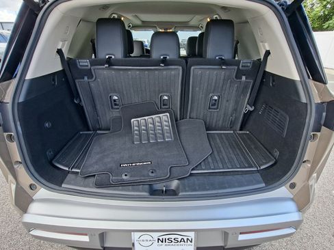 Used 2023 Nissan Pathfinder Platinum w/ Lighting Package (N93) FWD image 22