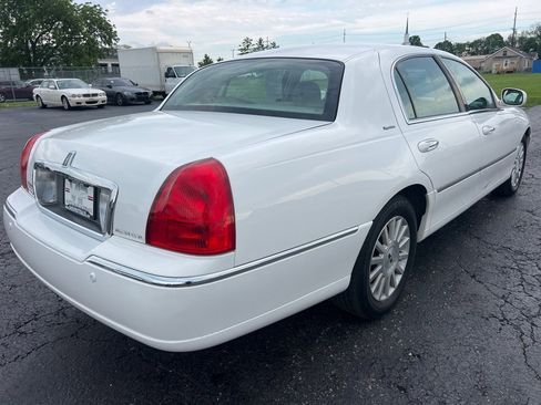 Used 2003 Lincoln Town Car Signature RWD image 7