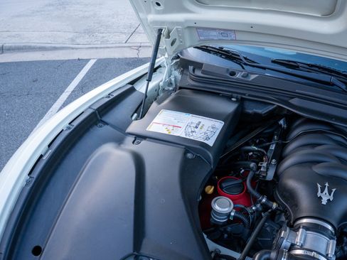 Used 2013 Maserati GranTurismo Sport image 29