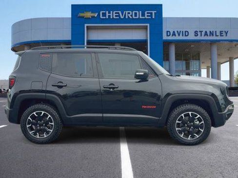 Used 2023 Jeep Renegade Latitude AWD/4WD image 9