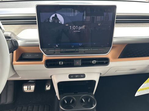 New 2025 Volkswagen ID. Buzz 1st Edition image 13