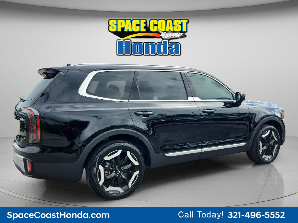 Used 2024 Kia Telluride EX w/ EX Captain's Chair Package FWD image 3