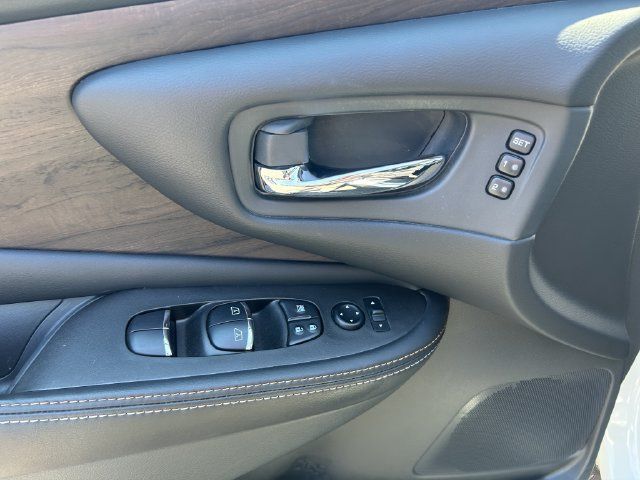 Used 2023 Nissan Murano Platinum AWD/4WD image 17