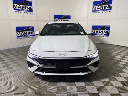 Used 2024 Hyundai Elantra Blue FWD image 15
