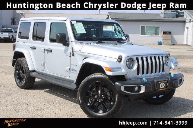 Used 2023 Jeep Wrangler Unlimited Sahara w/ Cold Weather Group AWD/4WD image 1