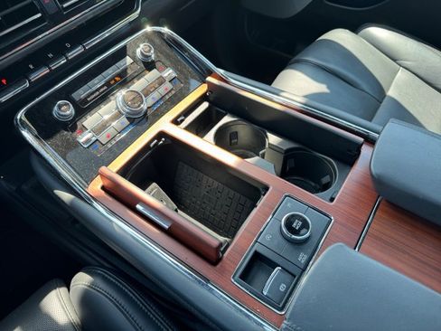 Certified 2023 Lincoln Navigator Reserve AWD/4WD image 15