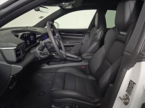 Certified 2025 Porsche Macan 4S Electric image 5