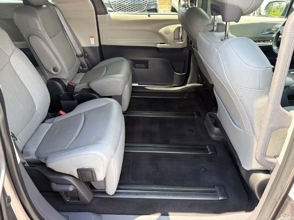 Used 2022 Toyota Sienna Limited AWD/4WD image 17