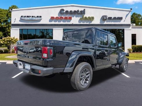 New 2025 Jeep Gladiator Sport AWD/4WD image 4
