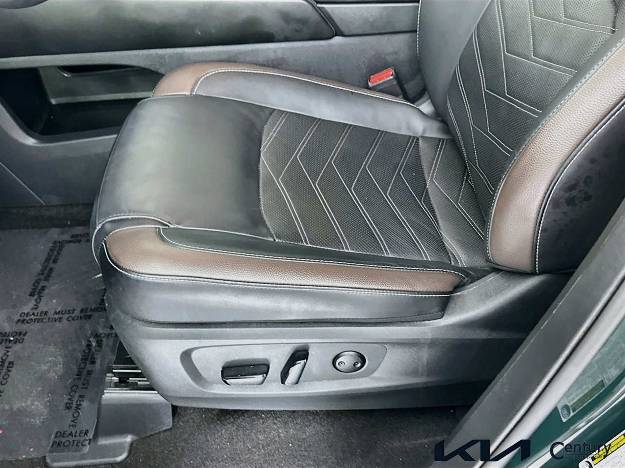 Used 2024 Nissan Pathfinder Platinum w/ Black Appearance Package FWD image 18