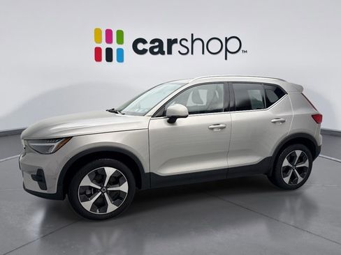 Used 2024 Volvo XC40 B5 Plus image 1
