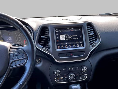 Used 2020 Jeep Cherokee Trailhawk w/ Cold Weather Group AWD/4WD image 7