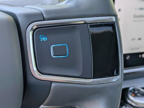 Used 2025 Ford Expedition Active AWD/4WD image 17